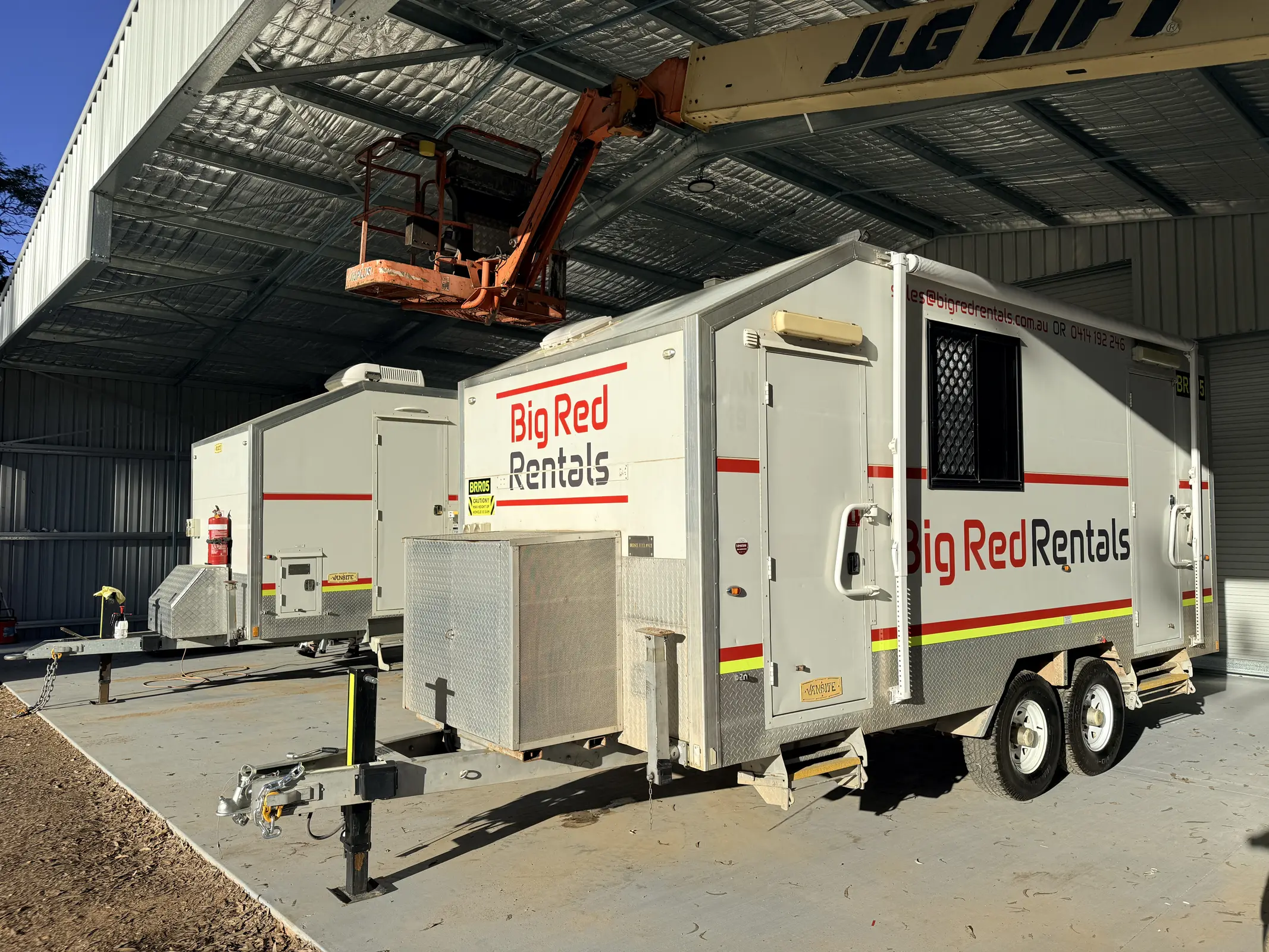 5 Series mobile site van